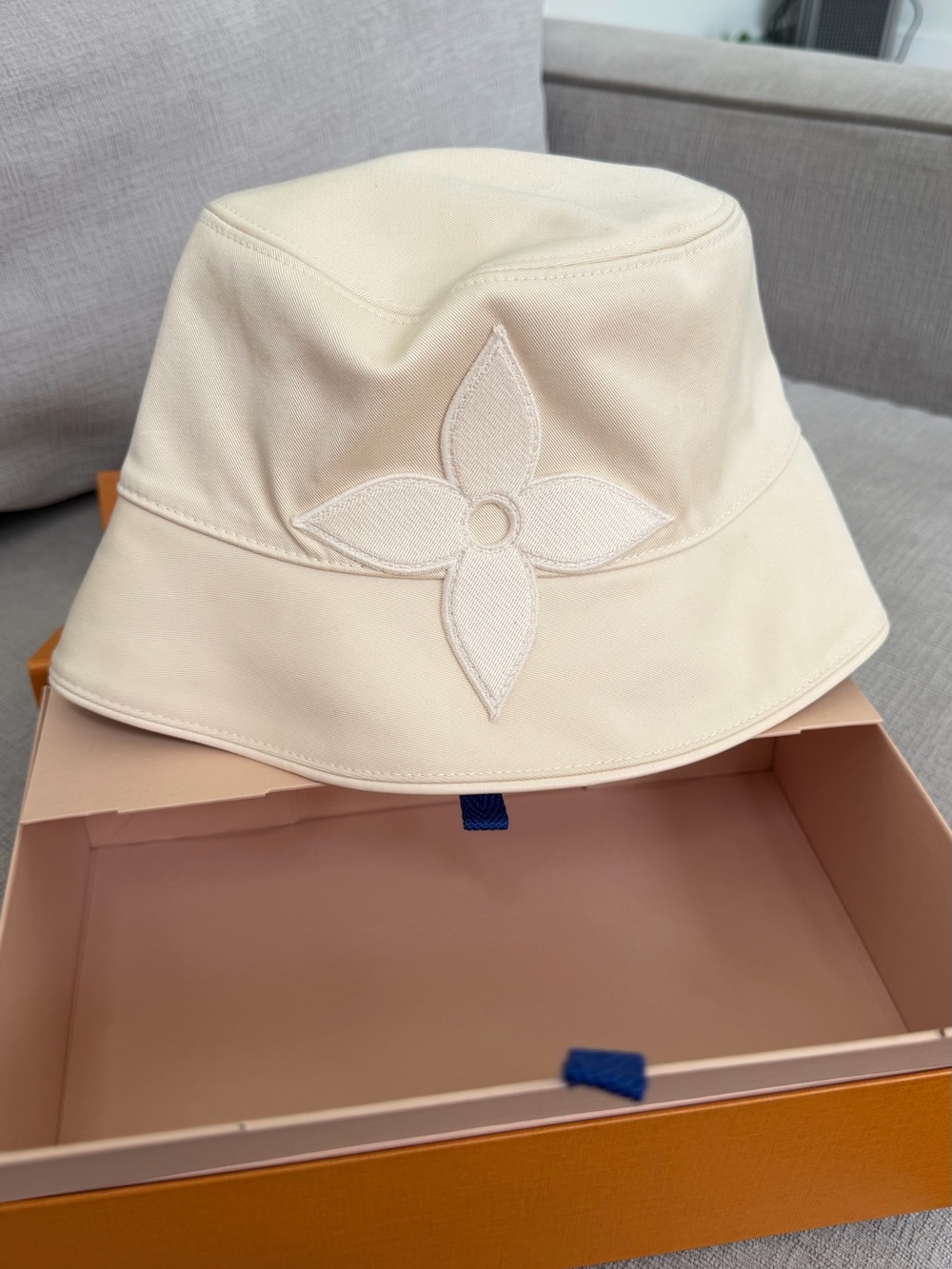 LOUIS VUITTON M7090 Bucket Hat-LV cotton Beige